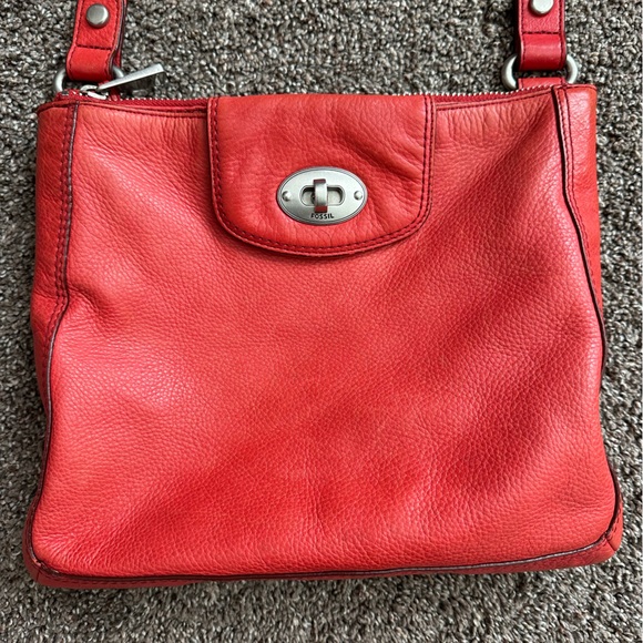 Vintage Fossil Marlow Red Leather Crossbody Bag Turnlock Purse GUC - Picture 3 of 11